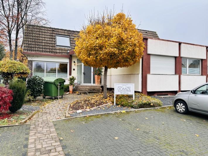 VERKAUFT Großes, Einfamilihaus mit Garage das als Bürogebäude genutzt wurde - Bild# 1